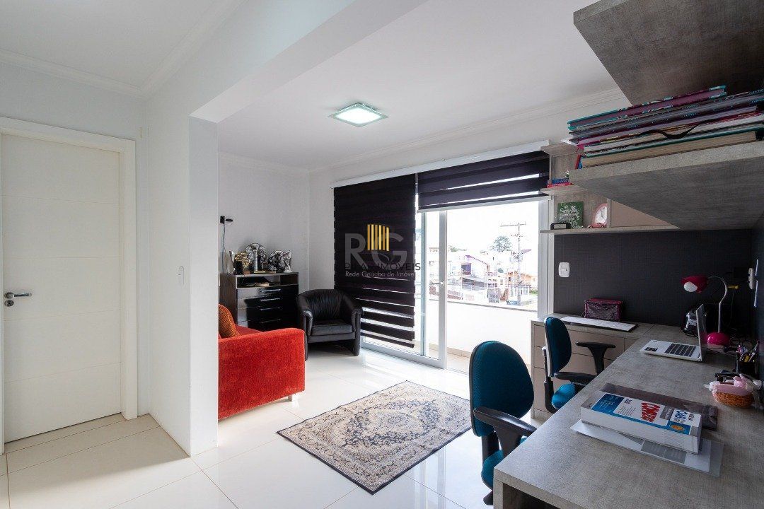Casa para Venda - 377m², 4 dormitórios, sendo 3 suites, 3 vagas - Guarujá