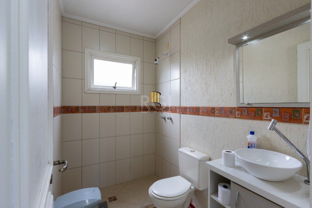 Casa de Condomínio 6 dormitórios no bairro Nonoai