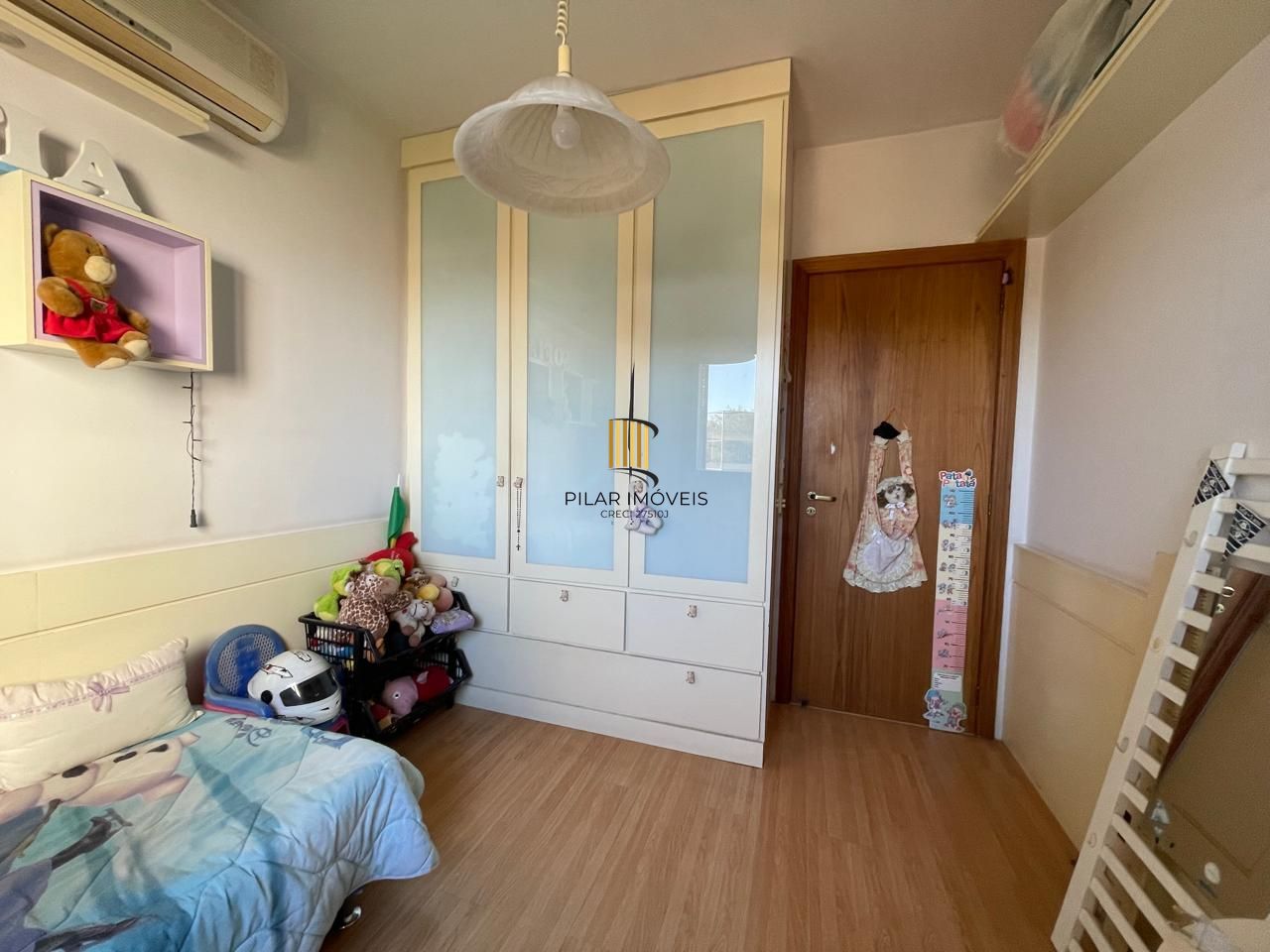 Apartamento bairro Tristeza, com 110 m² de área privativa, 03 dormitórios sendo 01 suíte e 02 vagas de garagem!