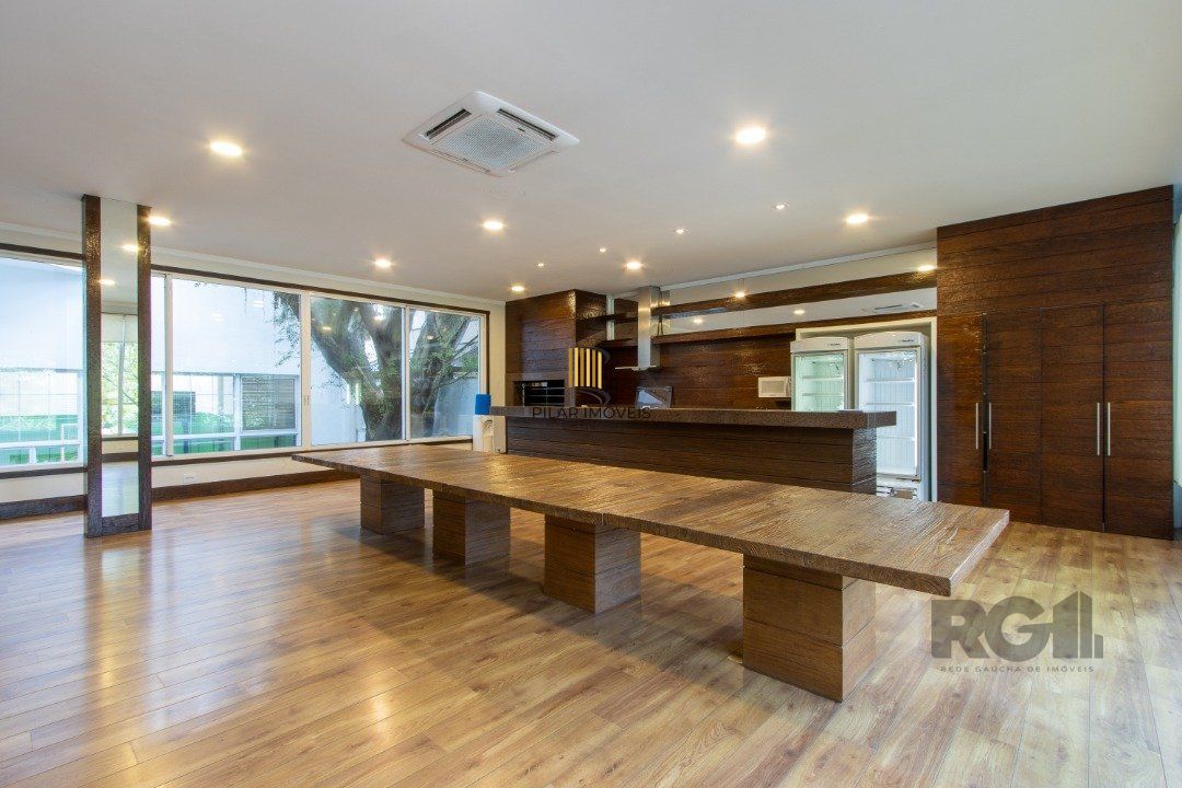 Casa em condominio, mobiliada com 741m² privativos , com 3 suítes- master