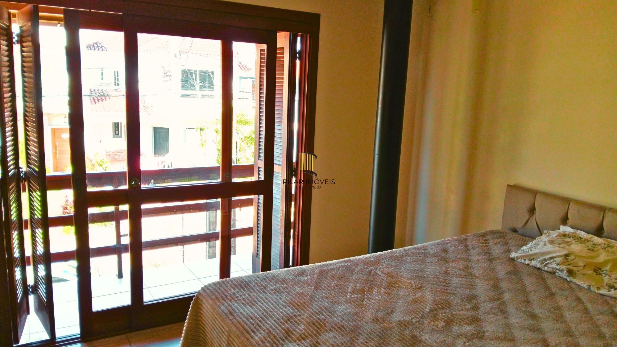 Casa aconchegante com 3 dormitórios, piscina e lareira