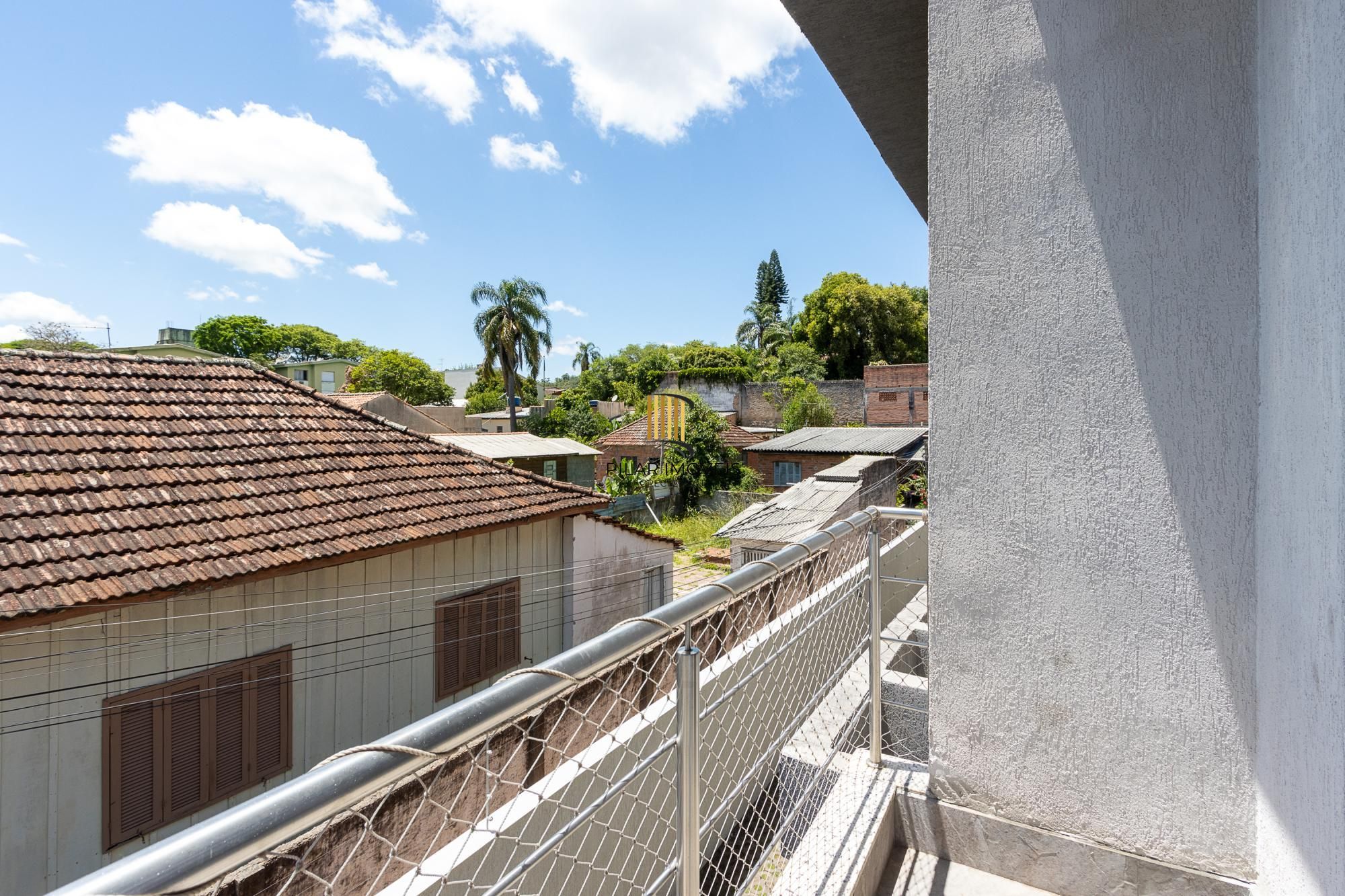 Linda  Casa em condomínio , localizada no bairro TRISTEZA, Zona Sul de PORTO ALEGRE..