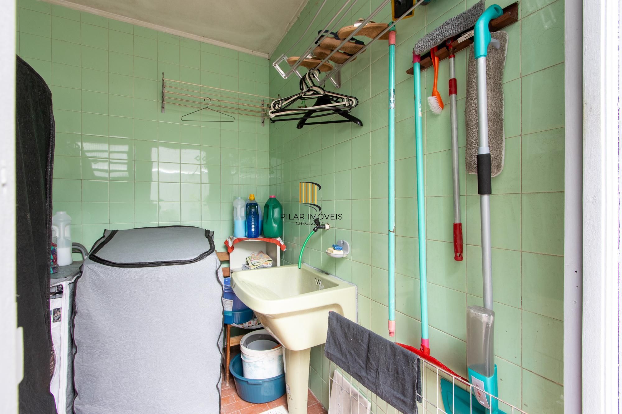 Casa TODA Reformada à Venda  – Mobiliada