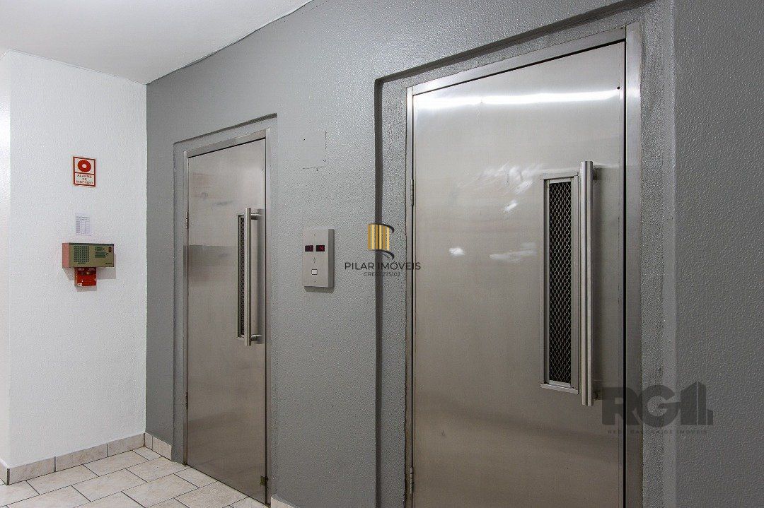 Apartamento de 1 dormitório, living, cozinha planejada, banheiro social.