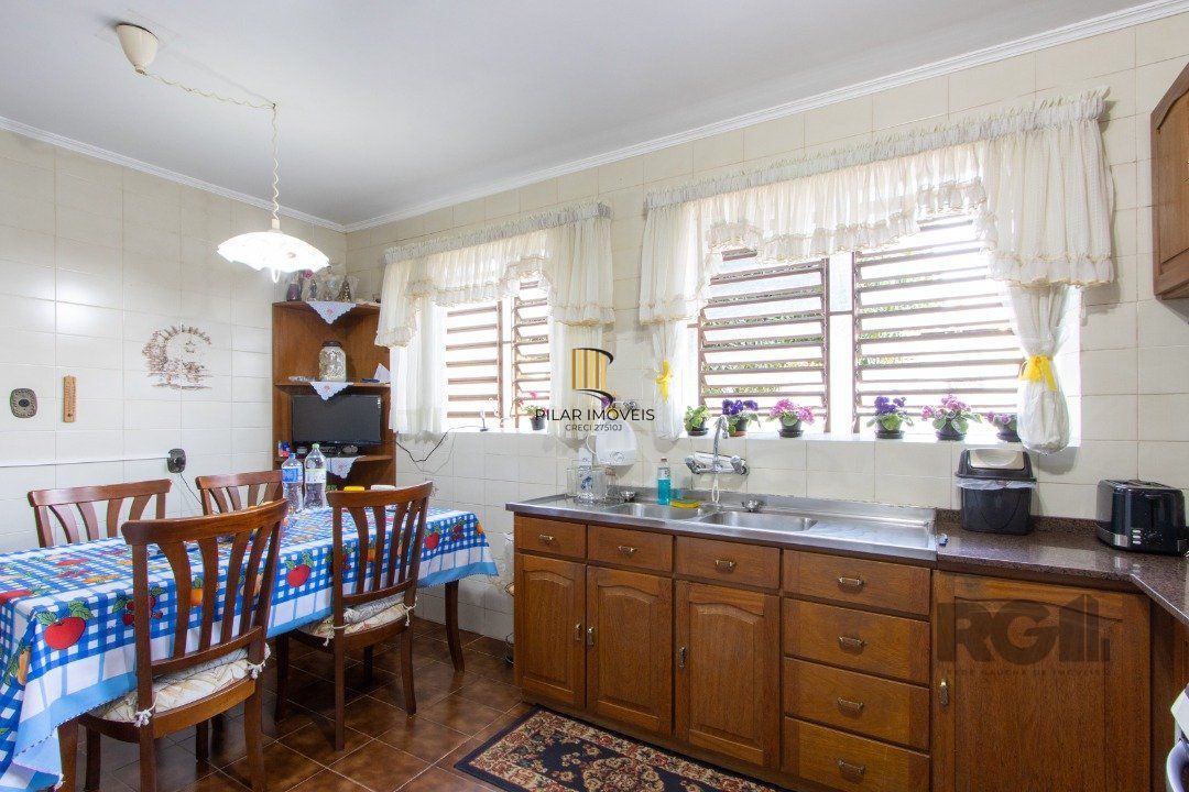 Casa 4 dormitórios no bairro Cristal