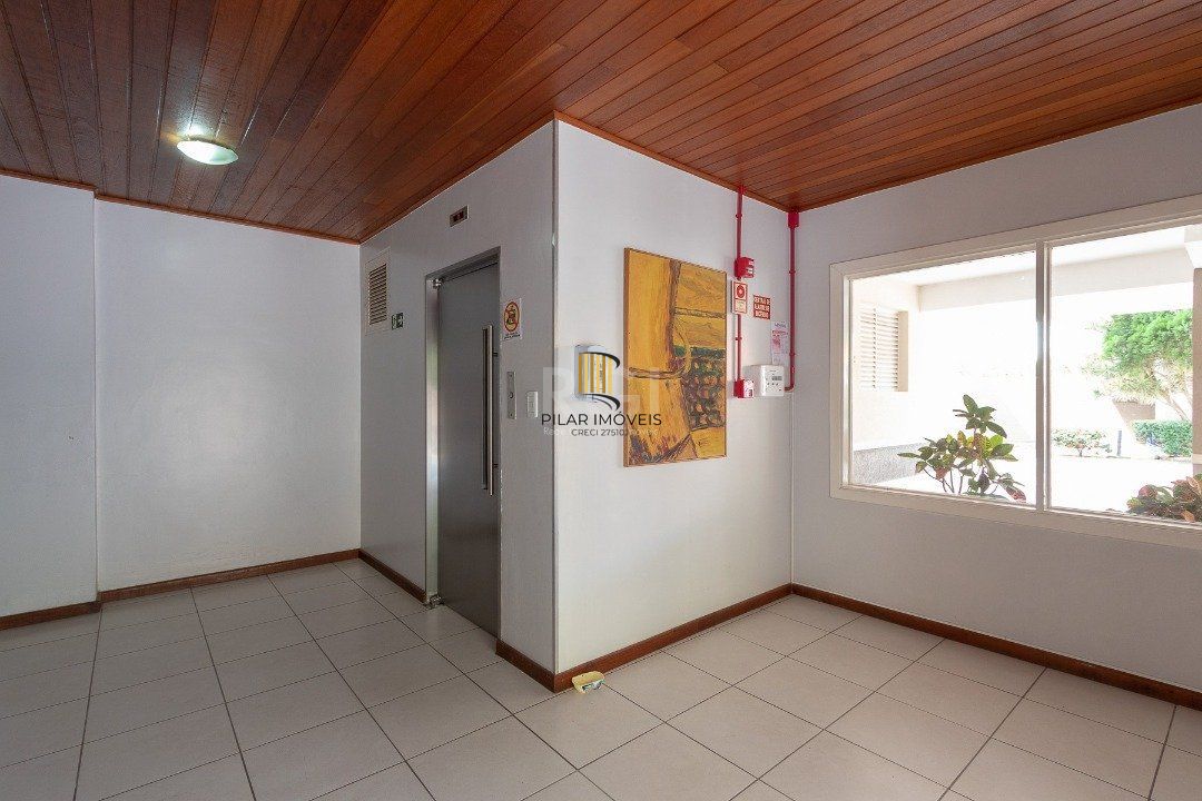 Ótima cobertura no bairro Nonoai, com aproximadamente 135m² de área privativa, 02 dormitórios