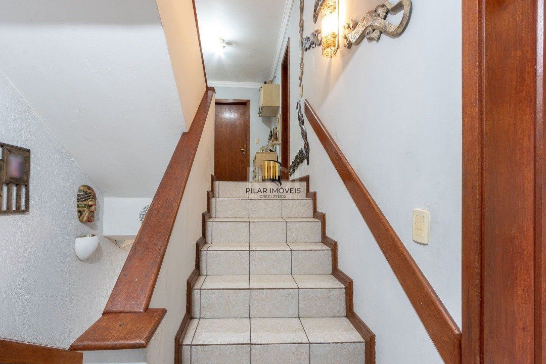 Casa para Venda com 3 dormitórios, sendo 1 suites e 4 vagas no bairro Ipanema