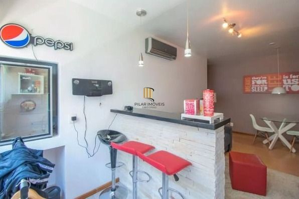 Apartamento com 2 dormitórios (reversível para 3) e 1 vaga escriturada  à venda no coração de Ipanema