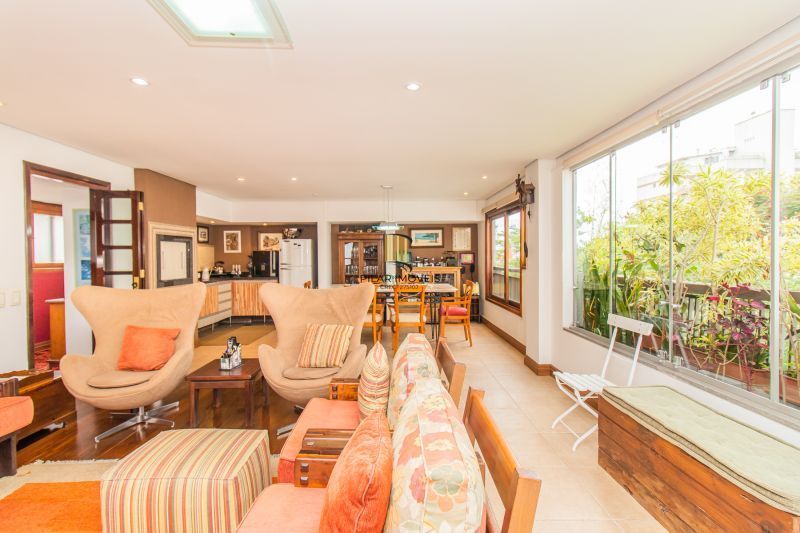 Cobertura Exclusiva com Vista Privilegiada no Coração do Bairro Moinhos de Vento