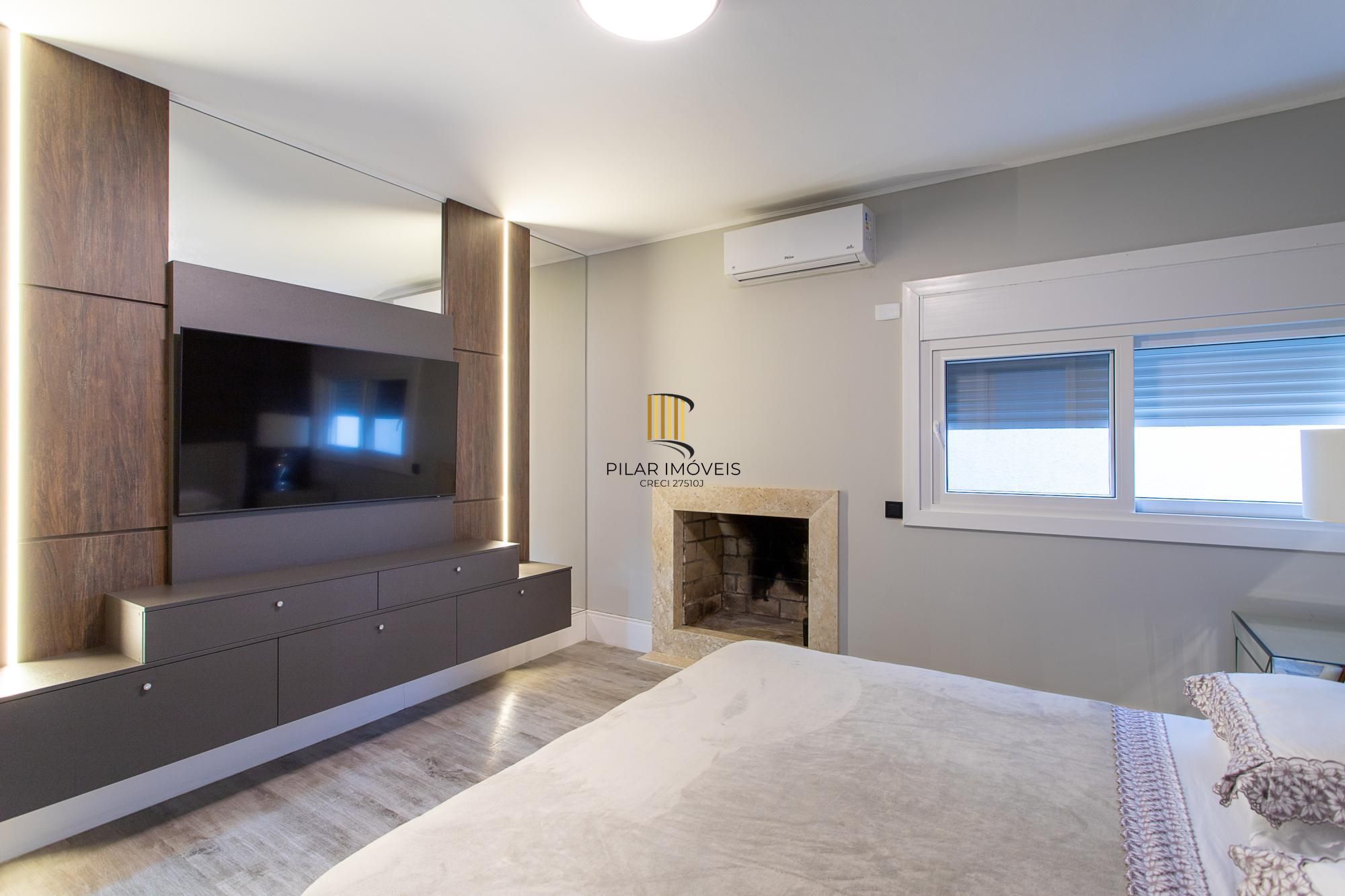 Casa térrea no Condominio Terra Ville, com patio e piscina.