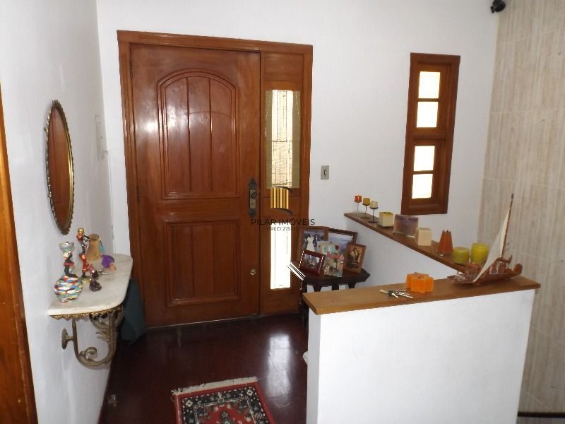 Casa para Venda - 250m², 3 dormitórios, sendo 3 suites, 7 vagas - Medianeira
