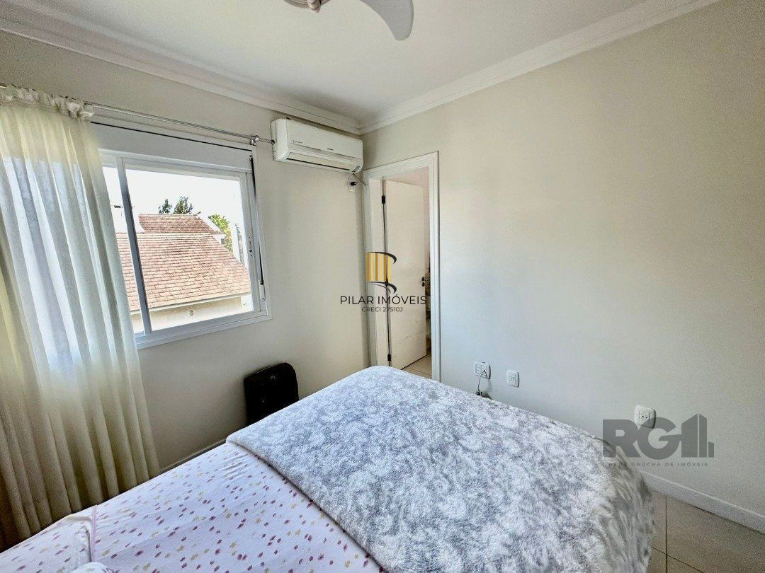 CASA EM CONDOMINIO COM TRES DORMITÓRIOS TRES SUITES