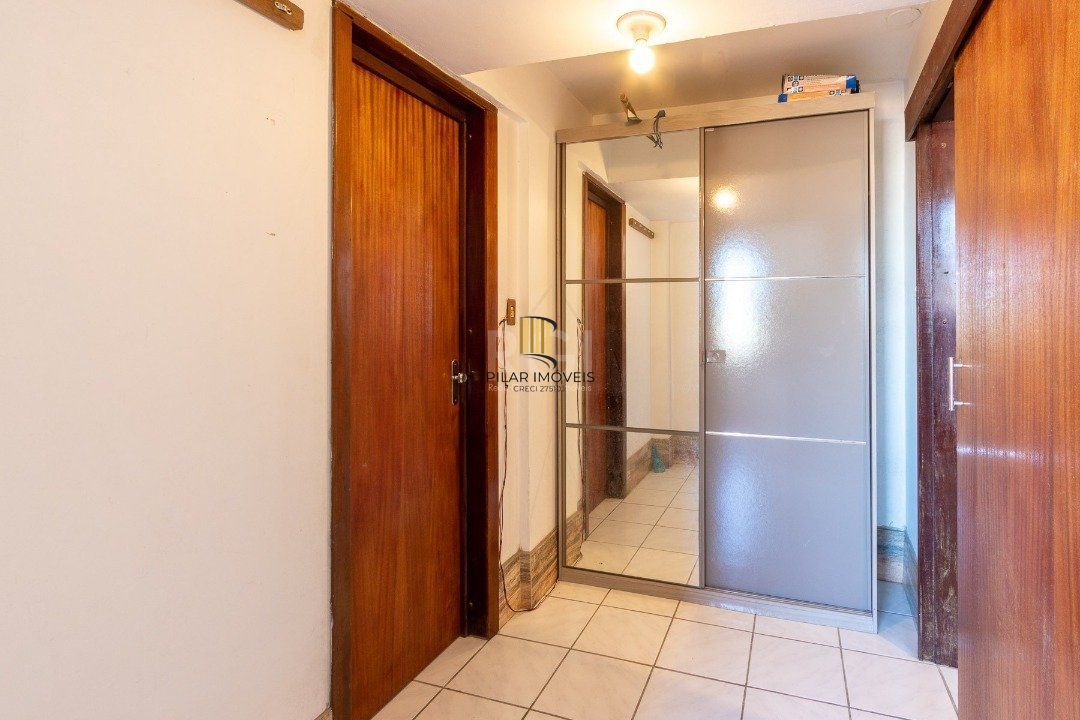 Casa para Venda - 300m², 5 dormitórios, 2 vagas - Cavalhada