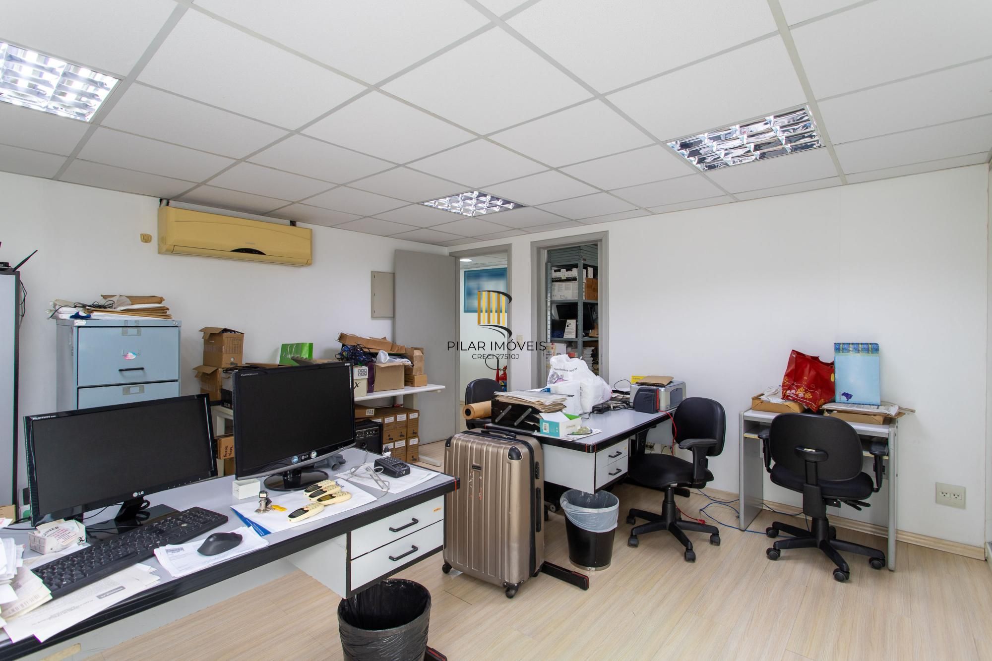 Andar inteiro mobiliado com 215 m² para até 60 pessoas