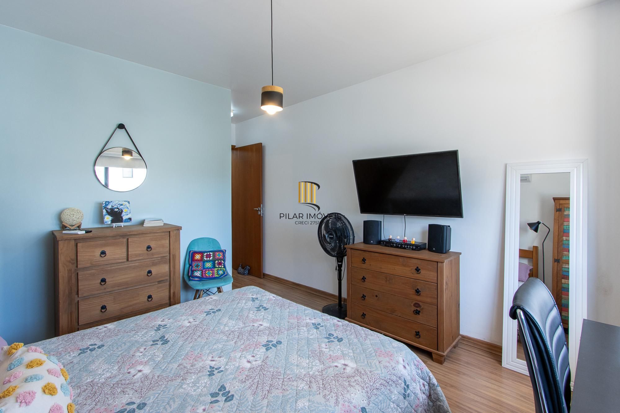 Casa 2 dormitórios no bairro Hípica