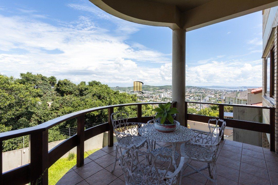 Casa de Condomínio 4 dormitórios no bairro Nonoai