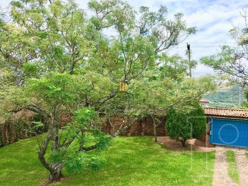 Casa para Venda - 570m², 3 dormitórios, sendo 1 suites, 2 vagas - Hípica