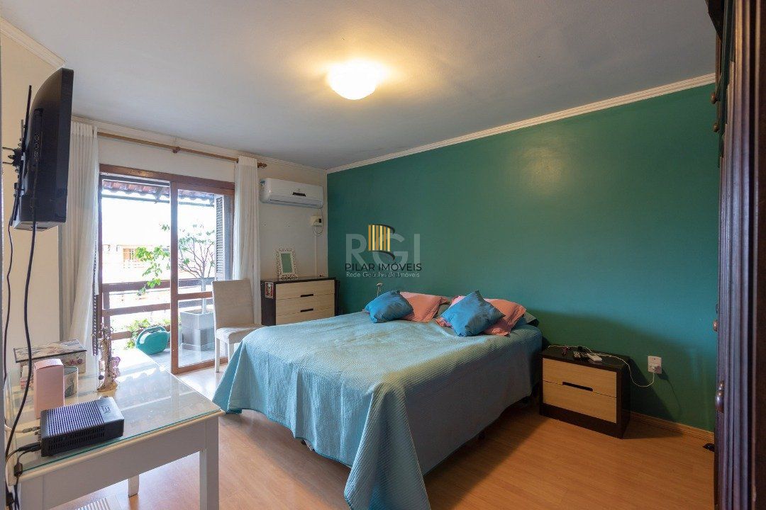 Casa para Venda - 246m², 3 dormitórios, sendo 1 suites, 3 vagas - Imperial Parque