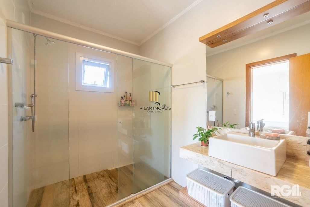 Casa, totalmente mobiliada, 3 dormitórios, 1 uma suíte com closet e sacada