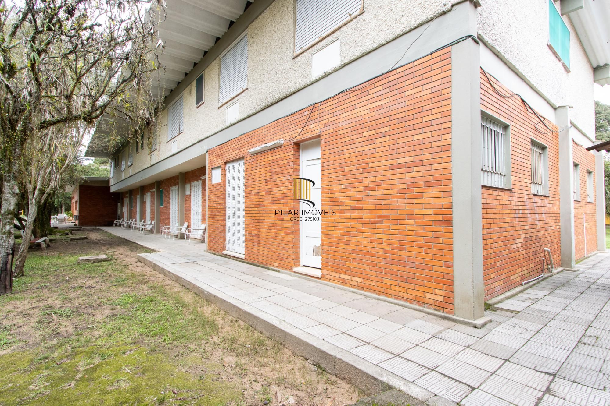 Terreno com edificações para múltiplos negócios lucrativos.