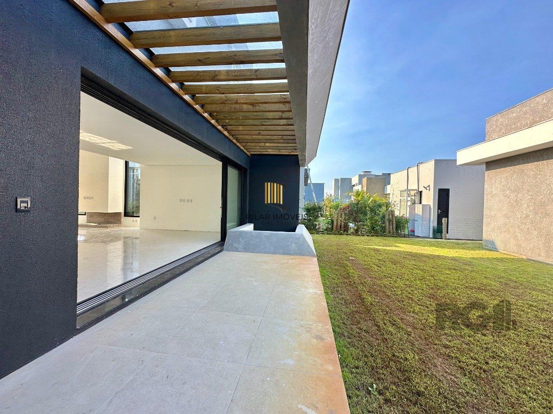 Casa de Condomínio 3 dormitórios no bairro Dubai