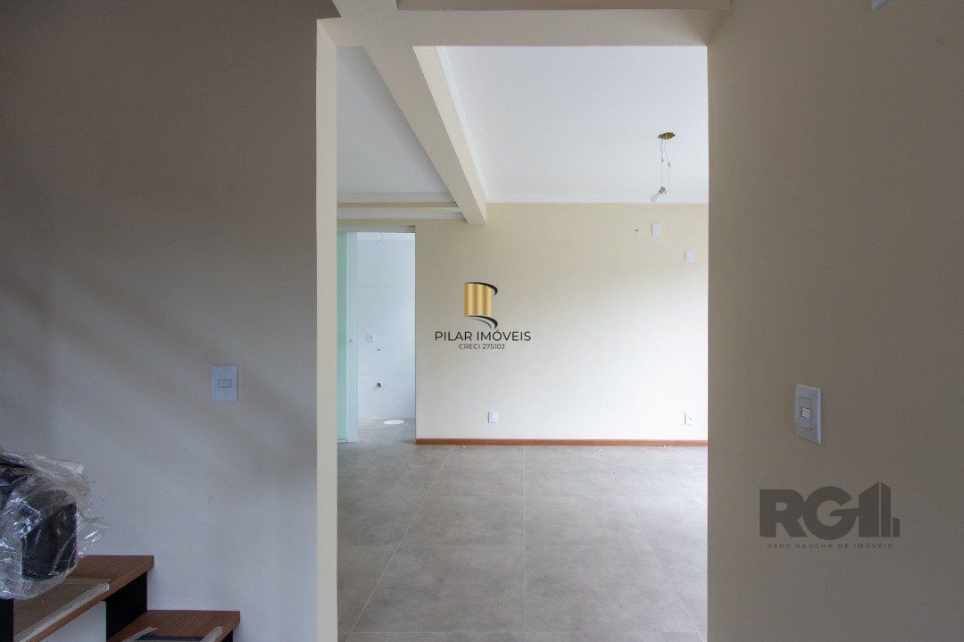 Casa 2 dormitórios no bairro Guarujá