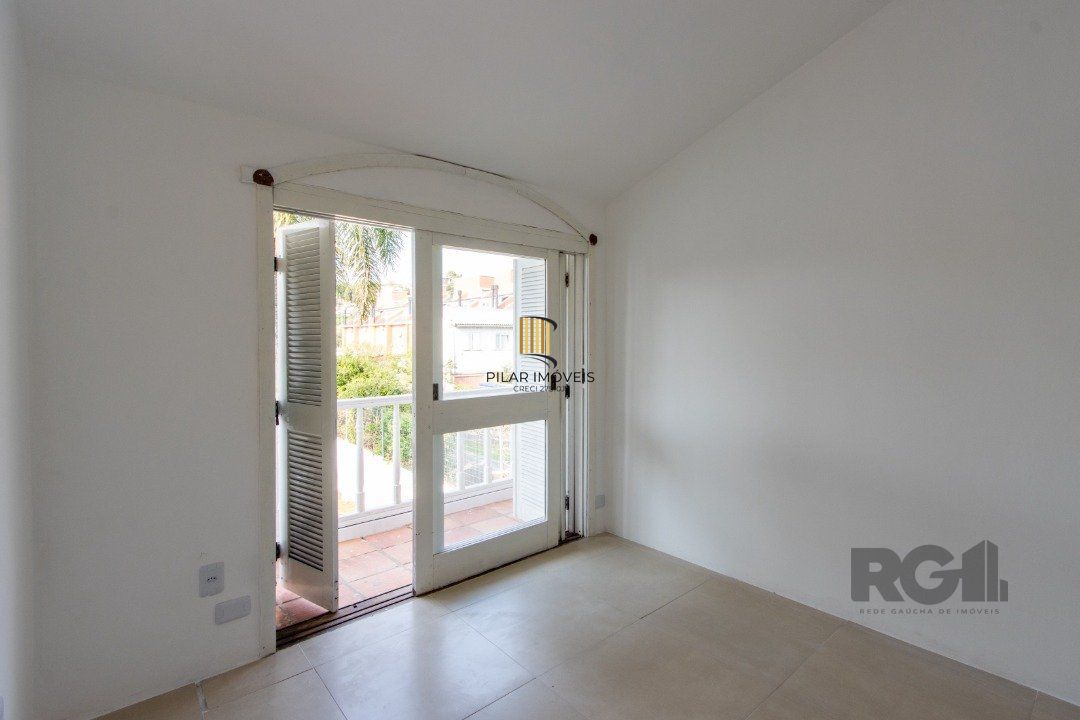 Casa para Venda - 337m², 3 dormitórios, sendo 1 suites, 3 vagas - Cristal