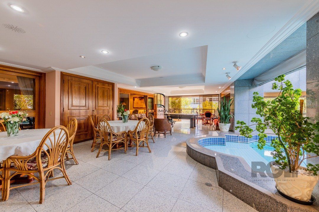 Apartamento 4 dormitórios no bairro Moinhos de Vento