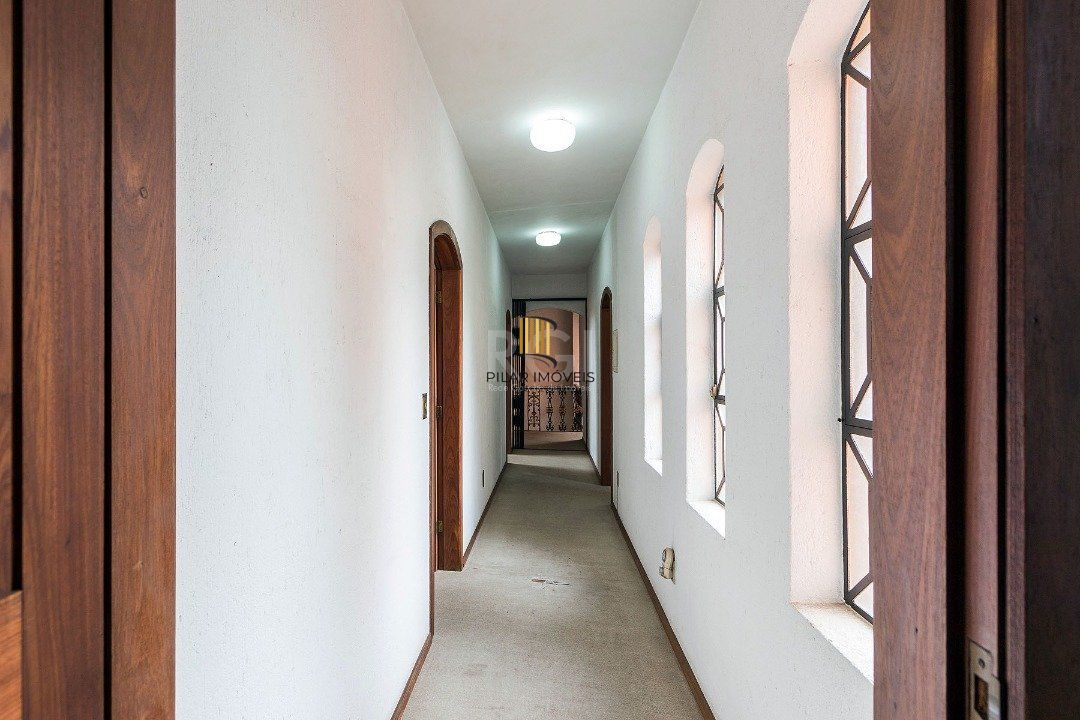 Casa para Venda - 430m², 4 dormitórios, sendo 1 suites, 5 vagas - Cristal