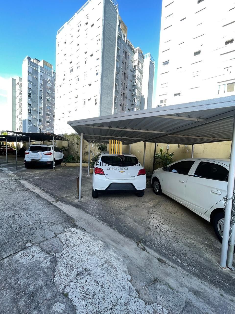 Apartamento 02 dormitórios, 01 banheiro e 01 vaga de garagem, 63,61m² de área privativa no bairro Cristal!