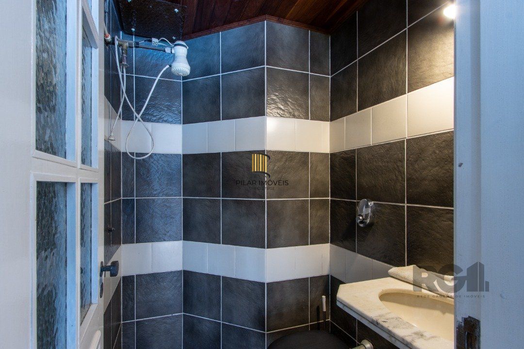 Casa 4 dormitórios no bairro Ipanema