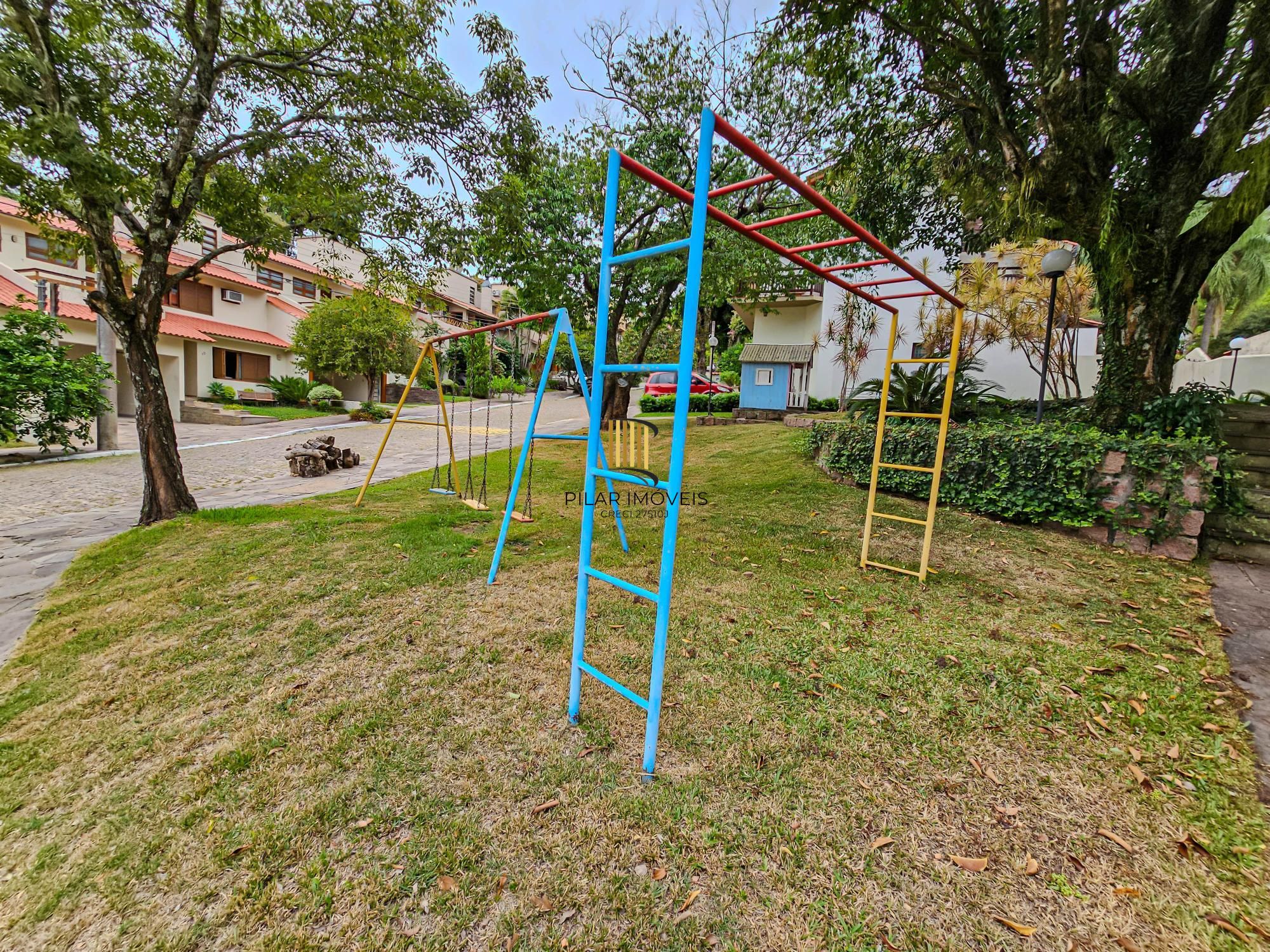Casa em condomínio fechado, 5 dormitórios, Bairro Teresópolis