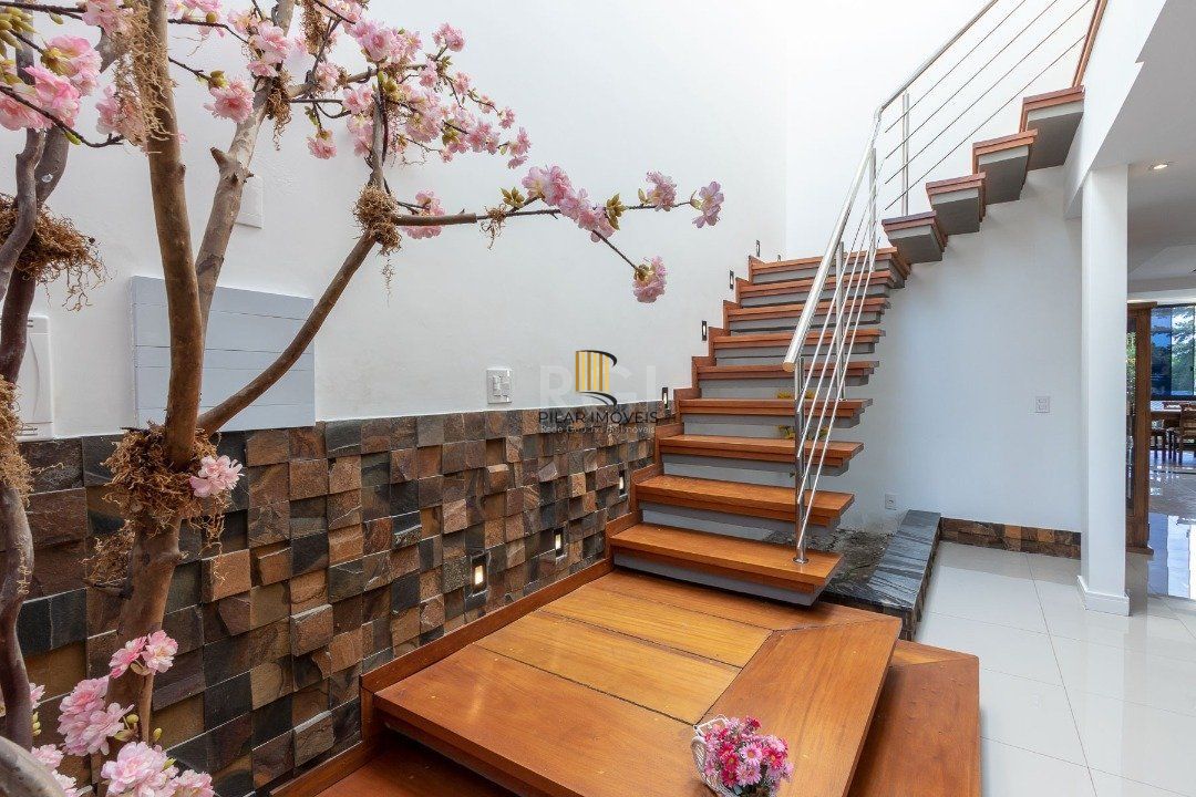 Casa para Venda - 420m², 3 dormitórios, sendo 3 suites, 8 vagas - Ipanema