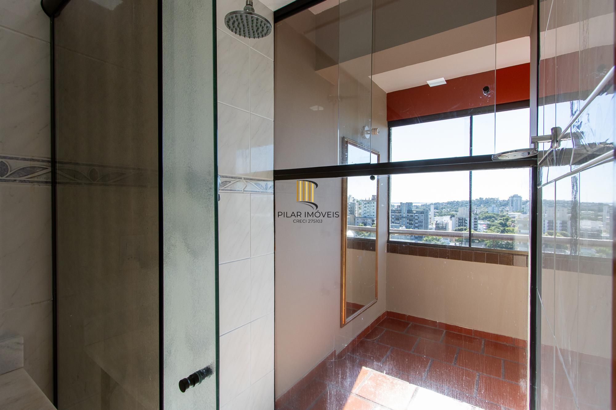Apartamento de 2 dormitórios, 1 suíte e 2 vagas de garagem no bairro Tristeza.