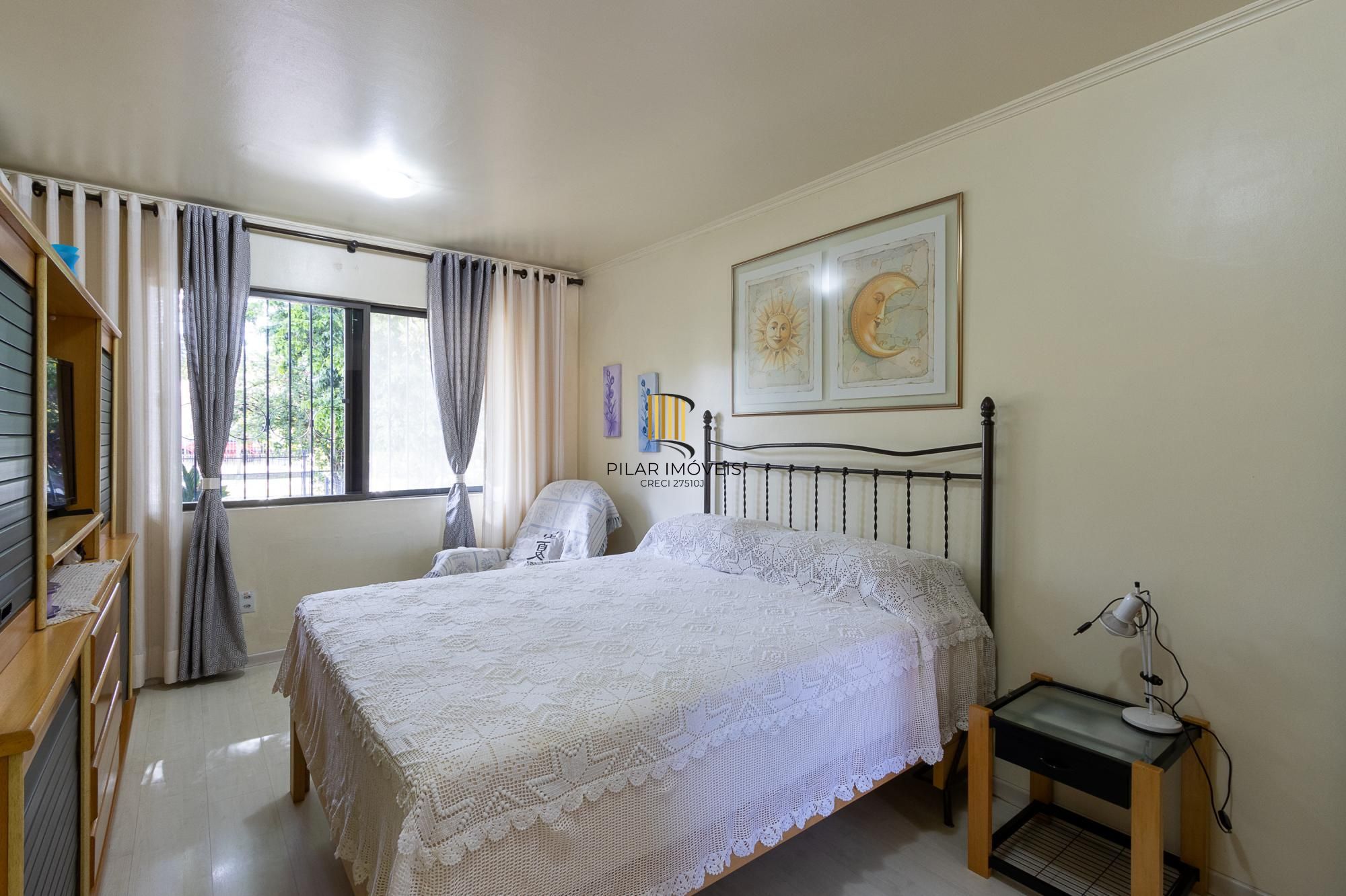 Casa com 3 quartos (1 suite), 4 vagas - Vila Nova