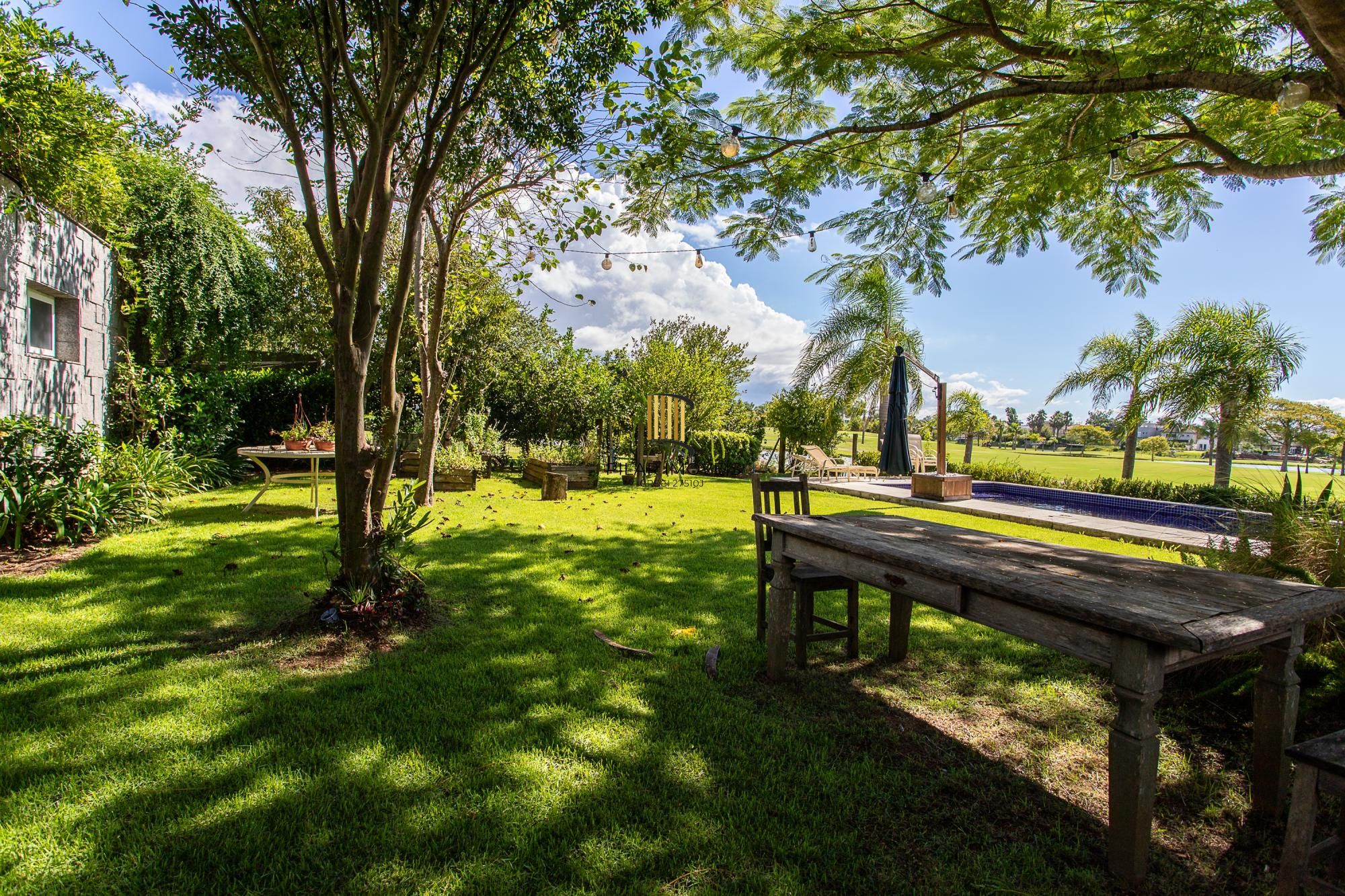 Casa de Condomínio 4 dormitórios no bairro Terraville