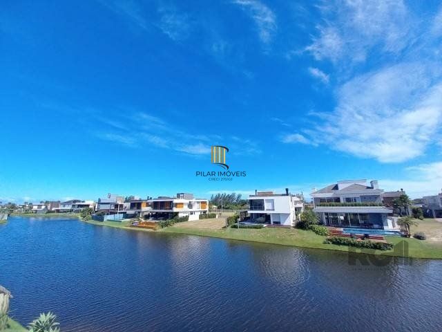 Casa de Condomínio 5 dormitórios no bairro Marina