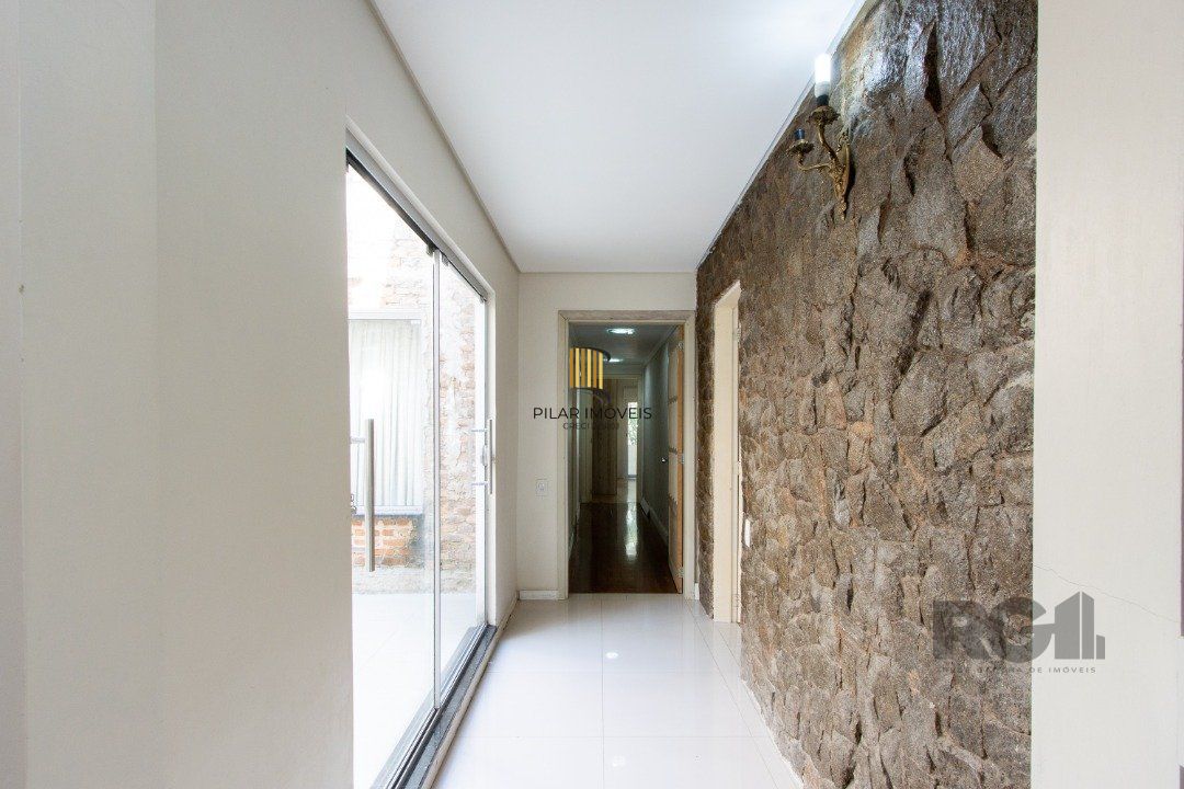 Apartamento de  186,66m2, 4 dormitórios, 1 suíte, 3 banheiros, 4 vagas,no bairro Rio Branco.