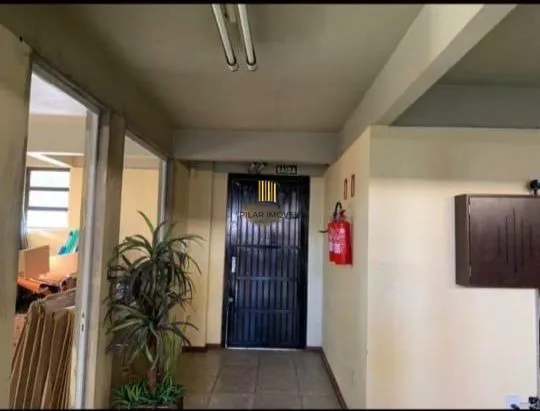 Pavilhão/Depósito , em estrutura montada com mezanino montado com escritório, cozinha,