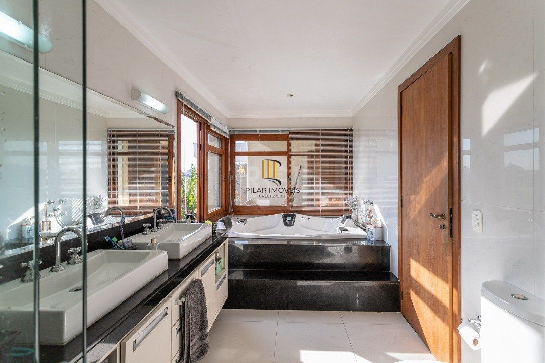 Casa Condominio para Venda - 670m², 5 dormitórios, sendo 5 suites, 4 vagas - Terra Ville