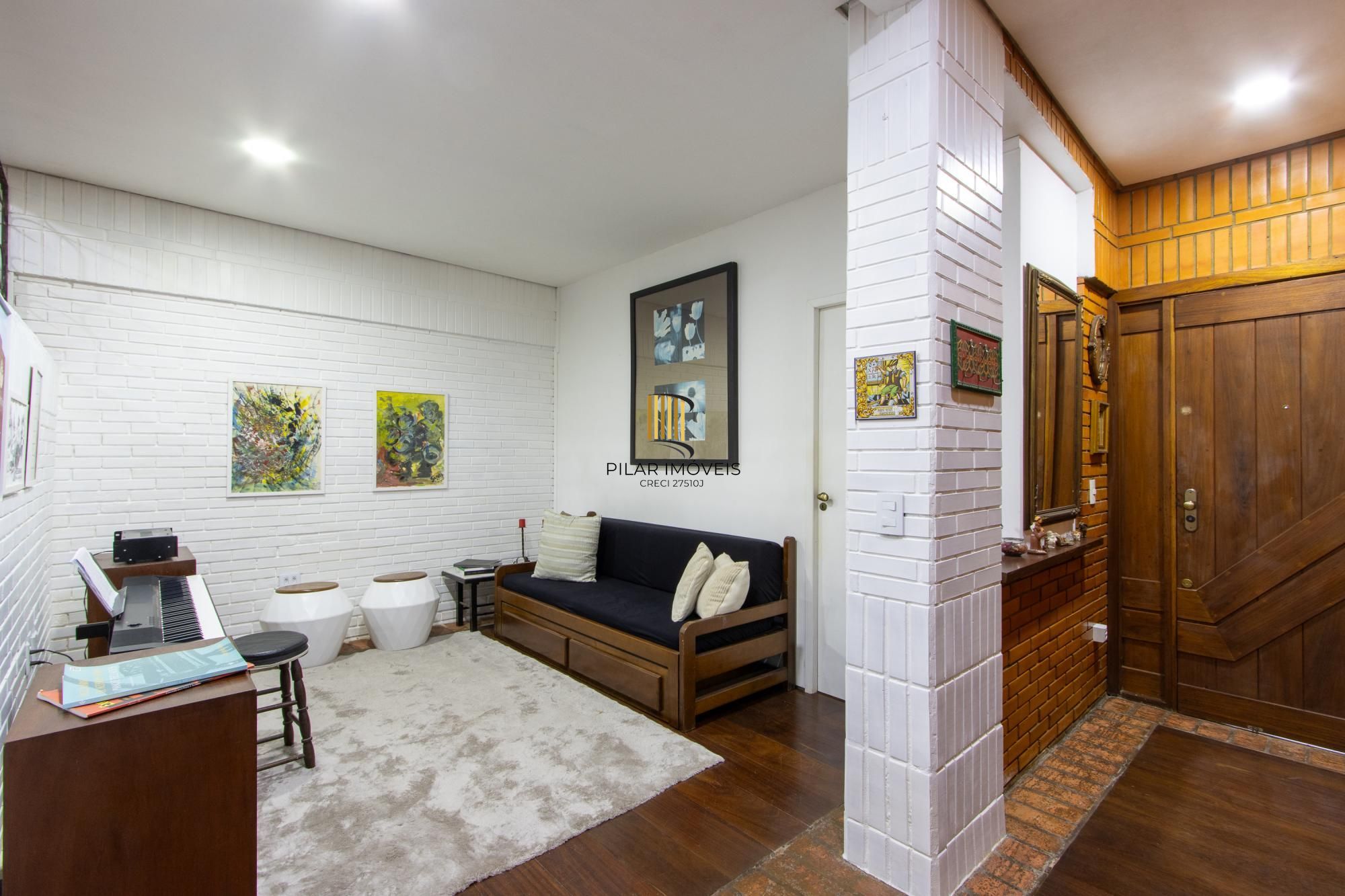 Casa 5 dormitórios no bairro Teresópolis