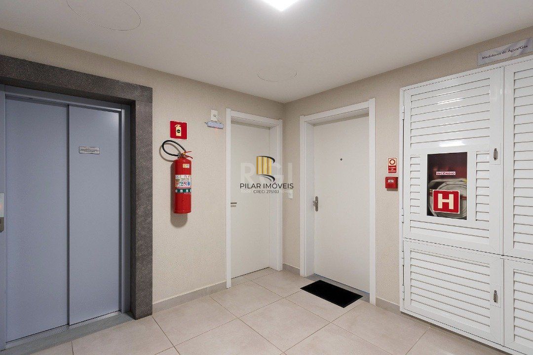 Apartamento | 2 Dormitórios | 1 Suíte | 1 Vaga | Bairro Cristal | Porteira Fechada