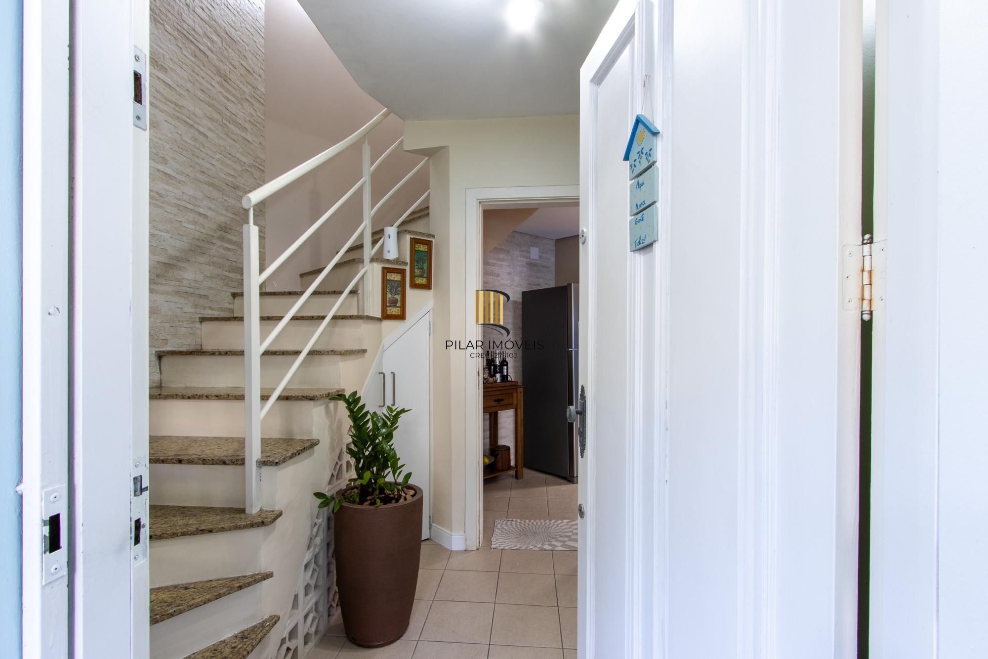 Oportunidade - Casa  Confortável de 3 Dormitórios na Zona Sul de Porto Alegre.