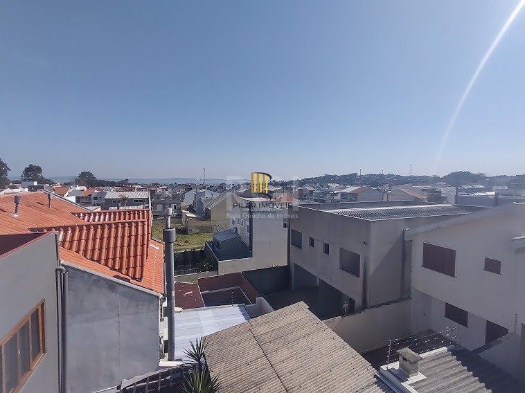 Casa 2 dormitórios no bairro Guarujá