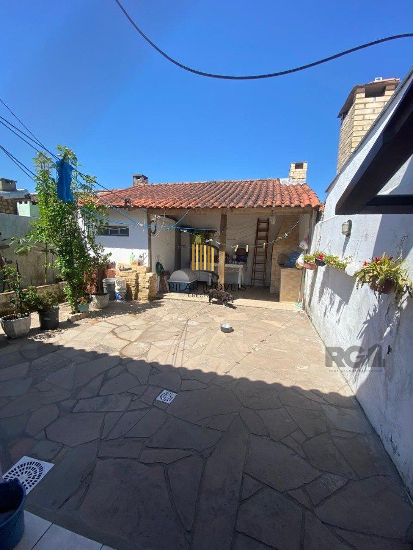 Charmosa Casa à Venda na Hípica, Porto Alegre