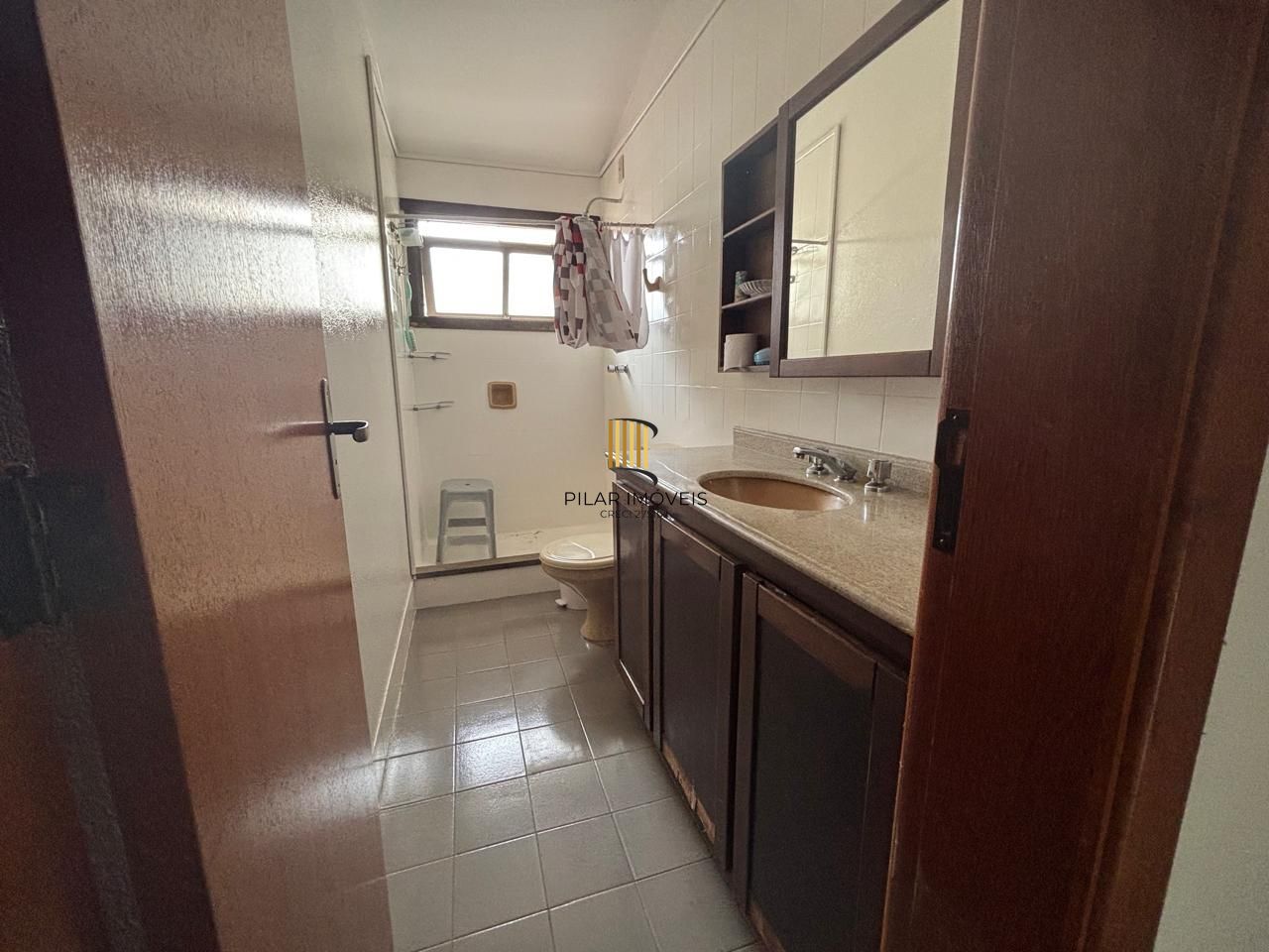 Casa estilo sobrado 2 dormitórios