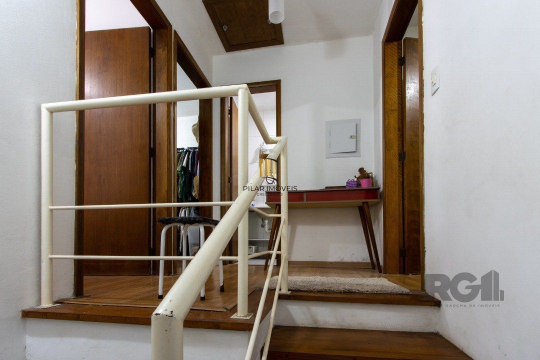 Excelente oportunidade de casa à venda em condomínio fechado no Reserva Guarujá, localizado na Avenida da Serraria em Porto Alegre.
