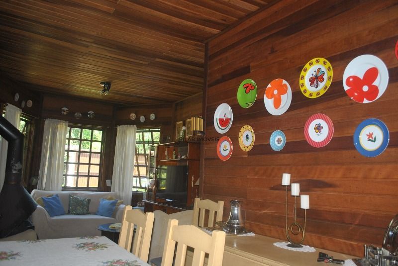 Casa para Venda - 250m², 3 dormitórios, 4 vagas - Serraria