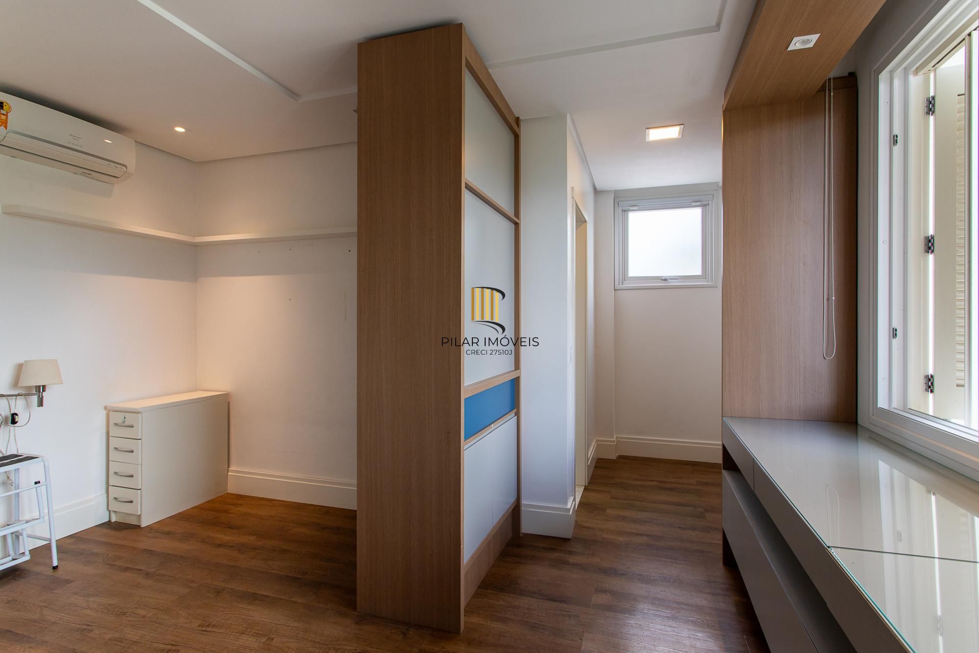 Casa de Condomínio 4 dormitórios no bairro Terraville