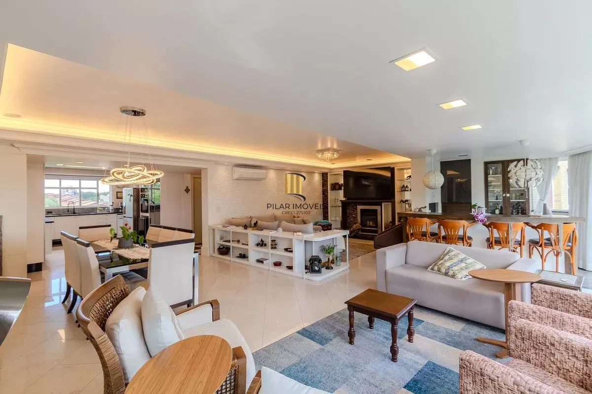 Apartamento com 3 dormitórios, 2 vagas e 231.61m² - Bairro Menino Deus